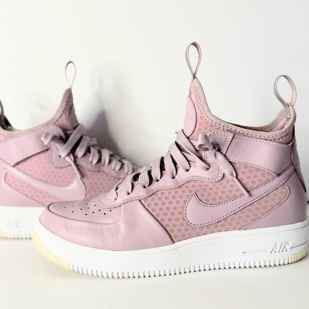 Accepting counter offer)

Nike Women's pastel purple/pink Sneakers